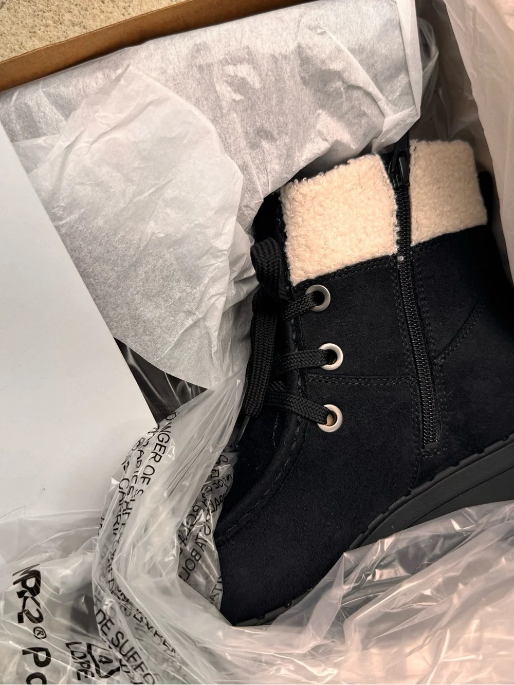 LIFESTRIDE ANKLE BOOTIES.   SIZE 7.  BRAND NEW!!!!  NOT WORN.